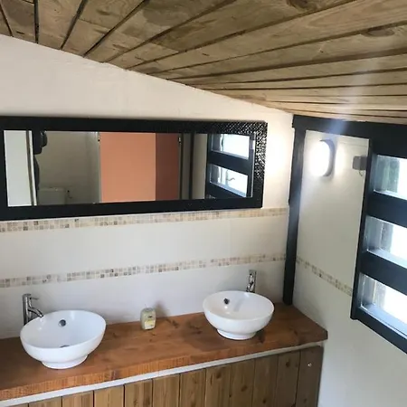 Dordogne Glamping & * Bouzic