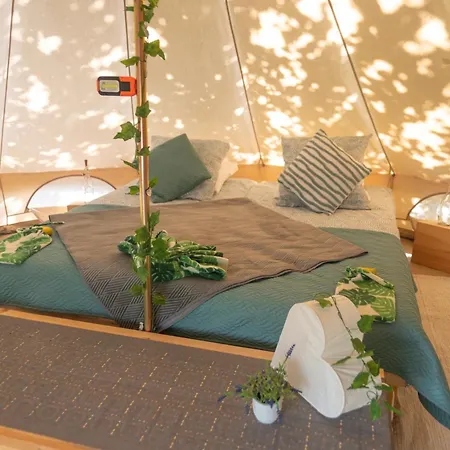 Kemp Dordogne Glamping & *