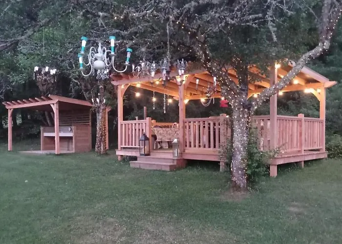 Dordogne Glamping & Кемпинг Bouzic