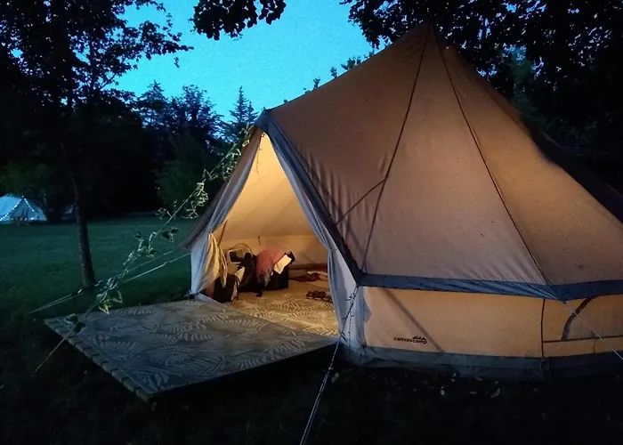Dordogne Glamping & Camping Bouzic